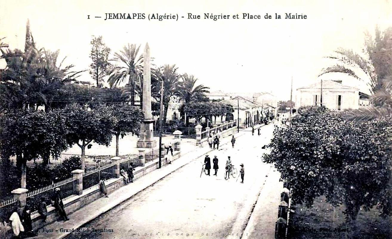 Jemmapes - Rue Negrier et Place de la Mairie.jpg